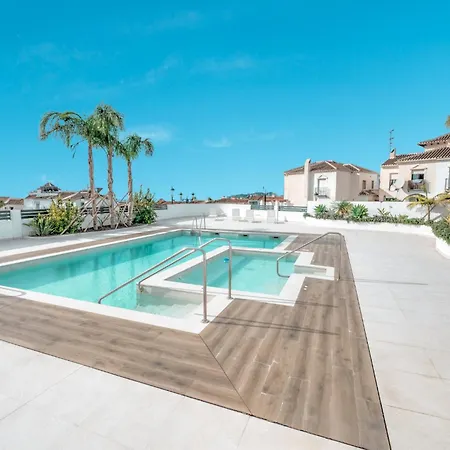 Hotel Luxurious House With Rooftop Terrace And Pool 3*