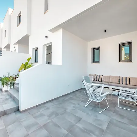 Hotel Luxurious House With Rooftop Terrace And Pool