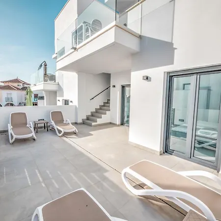 Hotel Luxurious House With Rooftop Terrace And Pool 3*
